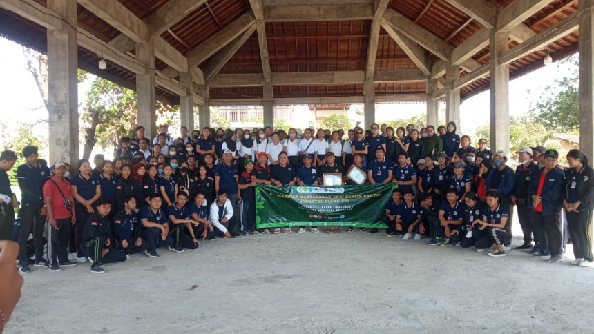 Aksi Bersih" Pantai (coastal clean up) oleh HMJ kesehatan lingkungan poltekkes kemenkes Denpasar