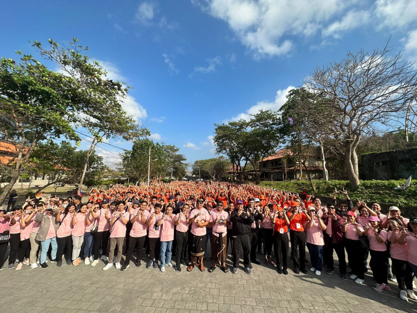 Kerja bakti sosial "KERBAKSOS" Universitas Warmadewa "UNWAR"